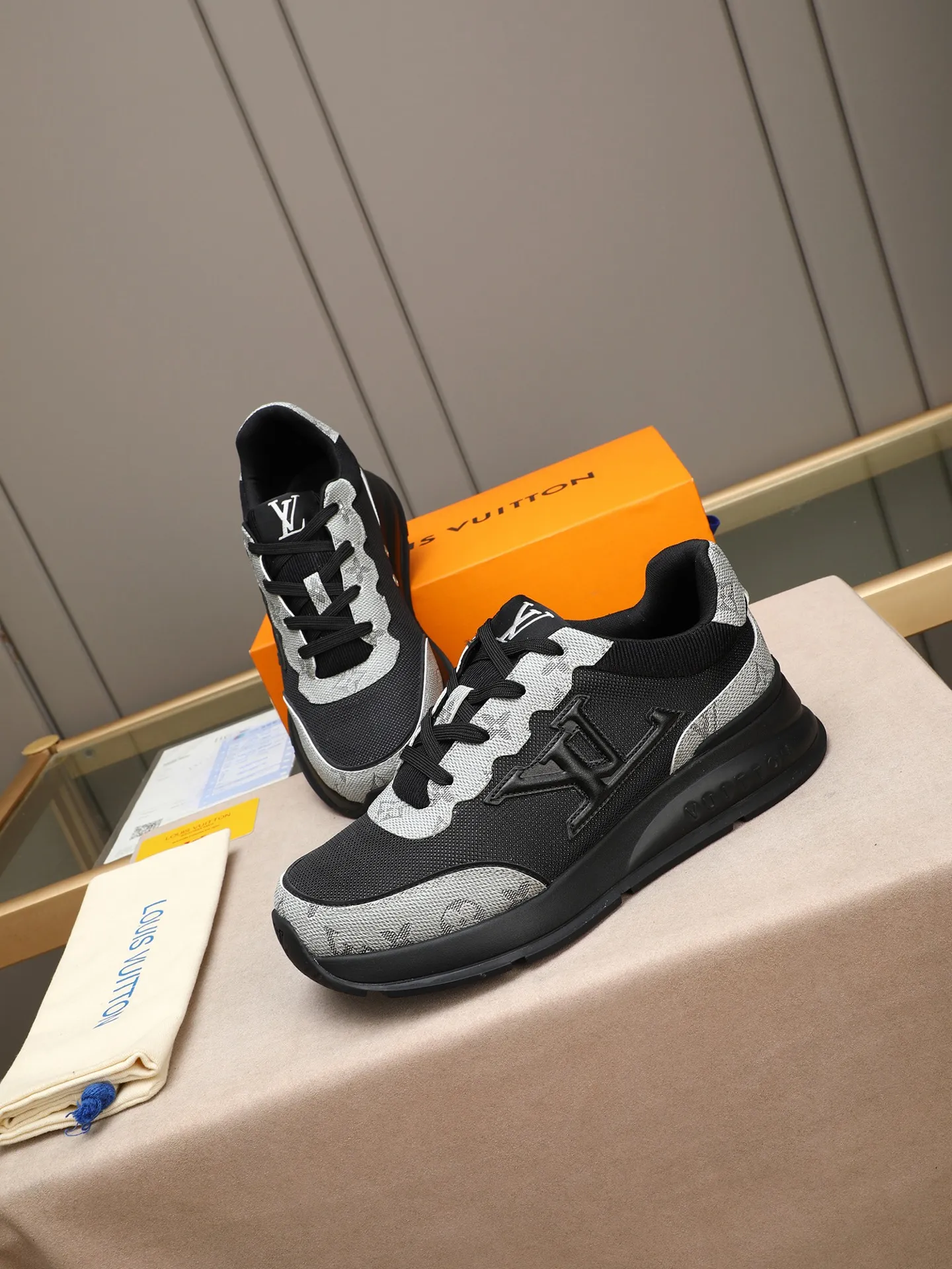 Men's shoes 💰460 Brand: LOUIS VUITTON Louis Vuitton LV Size: 38 39 40 41 42 43 44 (45 customized) Fabric: original cowhide cowhide 🔸Inside of: mesh 🔺Sole: counter foam outsole
